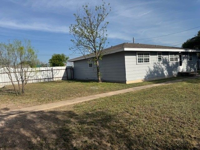 15 Burleson, Eden, TX 76837