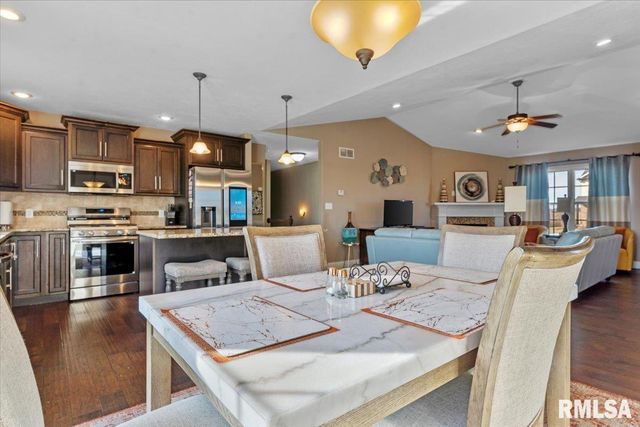 624 Jetty Drive, Chatham, IL 62629