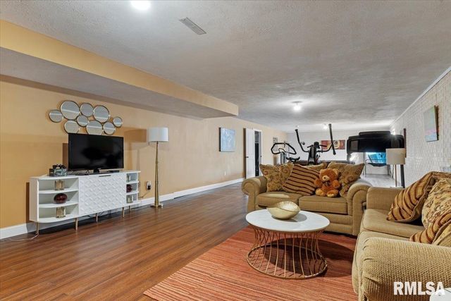 624 Jetty Drive, Chatham, IL 62629