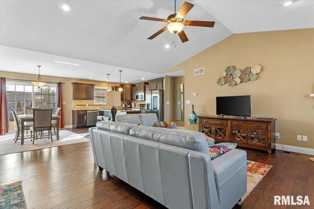 624 Jetty Drive, Chatham, IL 62629