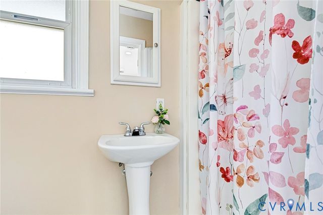 9322 Overhill Rd, Henrico, VA 23229