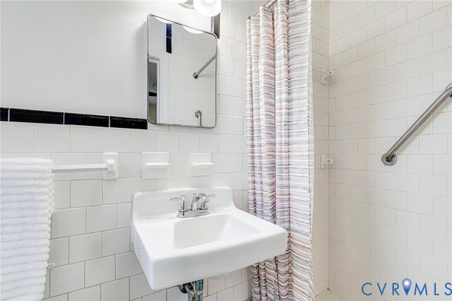 9322 Overhill Rd, Henrico, VA 23229