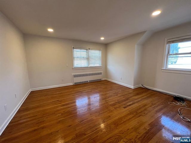 366 President Street 2, Saddle Brook, NJ 07663