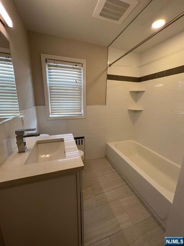 366 President Street 2, Saddle Brook, NJ 07663