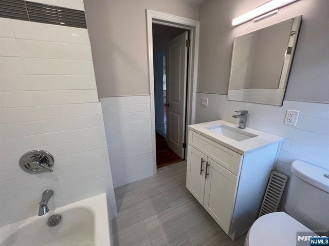 366 President Street 2, Saddle Brook, NJ 07663