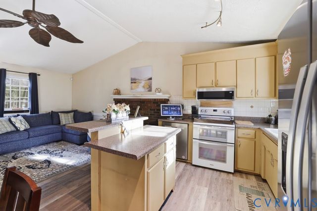 21104 Matoaca Rd, South Chesterfield, VA 23803