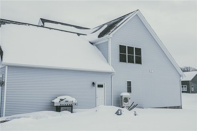 235 Whistlers Cove Lane, Greece, NY 14612