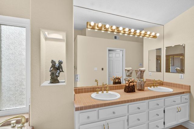 1670 Tahoe Cir, Tracy, CA 95376