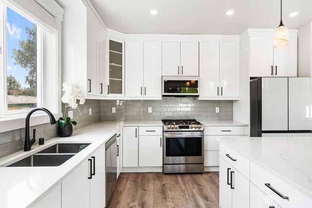 1837 Barrington Lane, Burlington, WA 98233