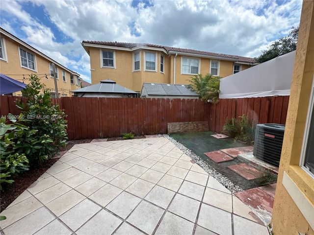 16602 SW 78th Ter, Miami, FL 33193