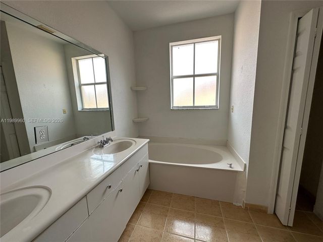 16602 SW 78th Ter, Miami, FL 33193