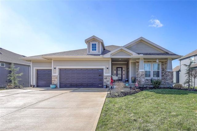 2713 W Concord Drive, Olathe, KS 66061