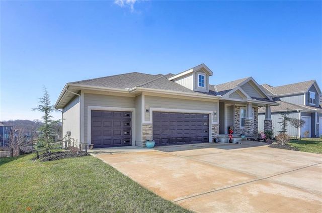 2713 W Concord Drive, Olathe, KS 66061