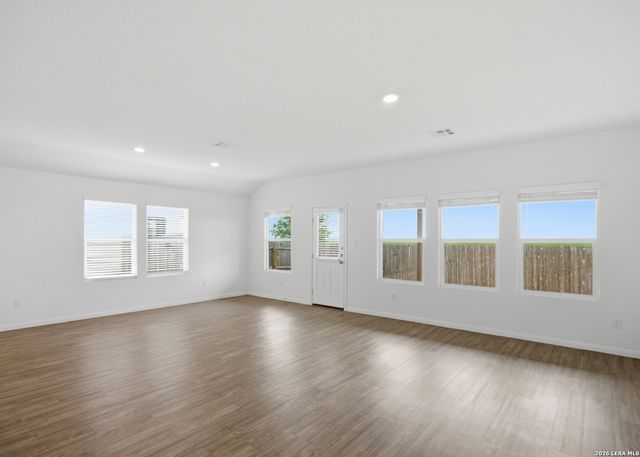 345 CORDOVA XING, Seguin, TX 78155