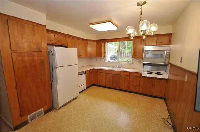 405 Kinne Street, Dewitt, NY 13057