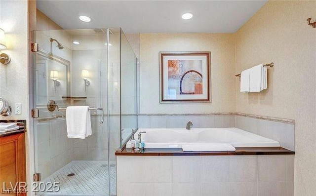 135 East Harmon Avenue 25707, Las Vegas, NV 89109