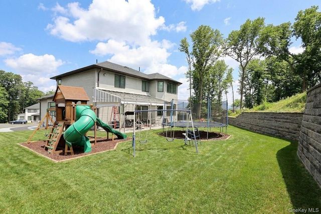 13 Autumn Court, Airmont, NY 10901