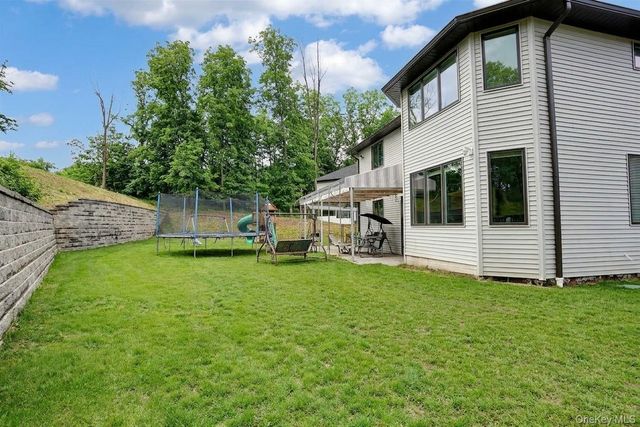 13 Autumn Court, Airmont, NY 10901