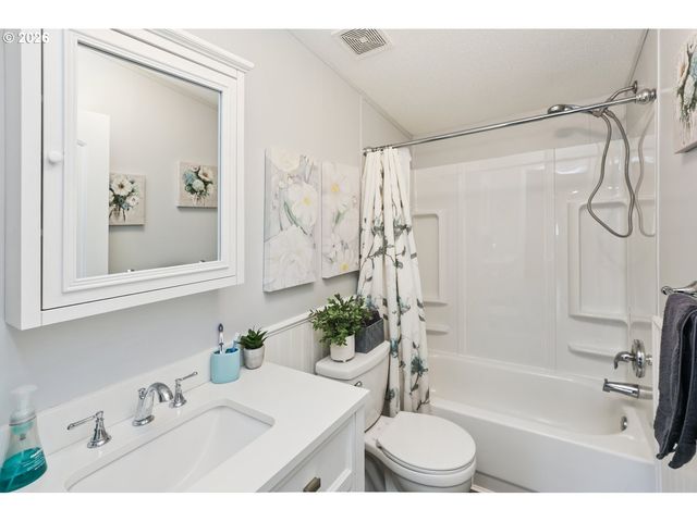 310 Pitney Ln 51, Junction City, OR 97448