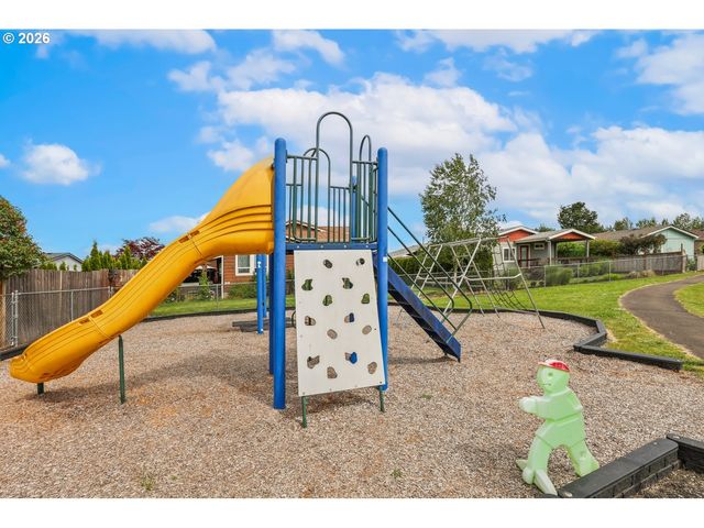 310 Pitney Ln 51, Junction City, OR 97448