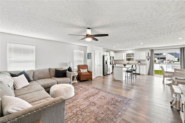 1018 Sunrise Way, Akron, OH 44312
