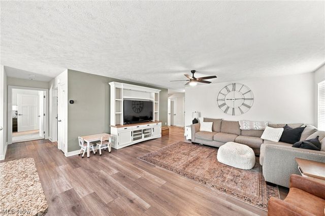 1018 Sunrise Way, Akron, OH 44312