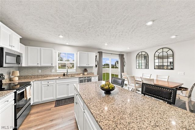 1018 Sunrise Way, Akron, OH 44312