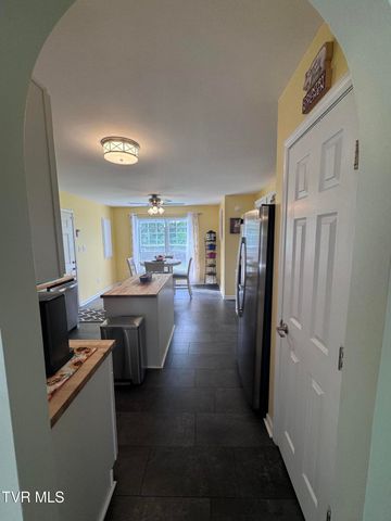 18408 Fortunes Way, Abingdon, VA 24210