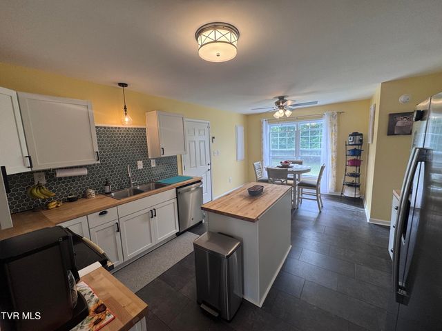 18408 Fortunes Way, Abingdon, VA 24210