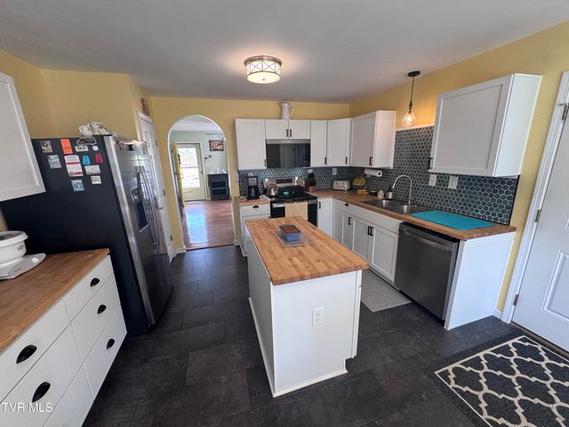 18408 Fortunes Way, Abingdon, VA 24210