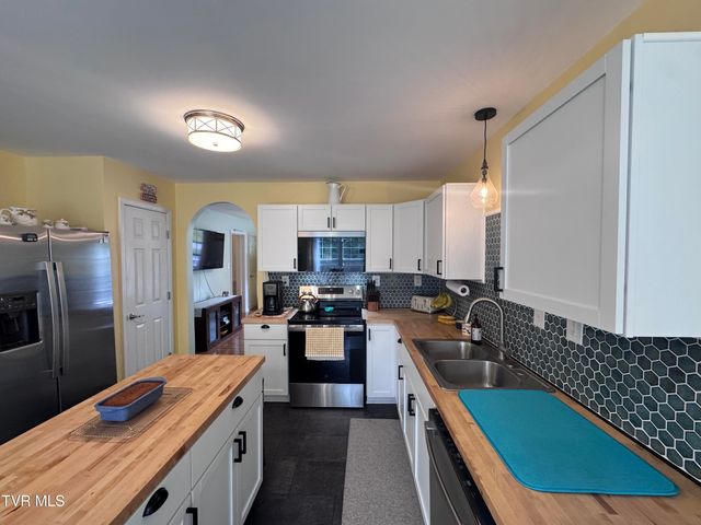 18408 Fortunes Way, Abingdon, VA 24210
