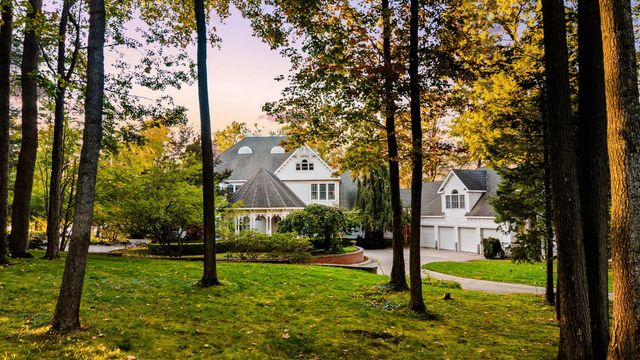 3063 Red Pine Point Drive, Indian River, MI 49749