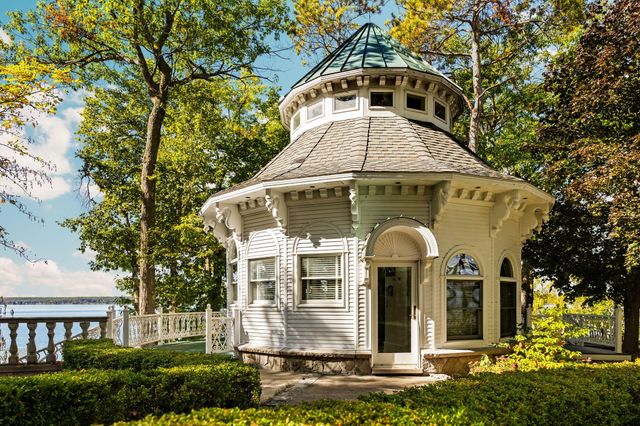 3063 Red Pine Point Drive, Indian River, MI 49749