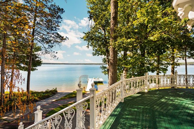 3063 Red Pine Point Drive, Indian River, MI 49749