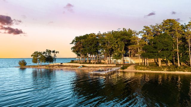 3063 Red Pine Point Drive, Indian River, MI 49749