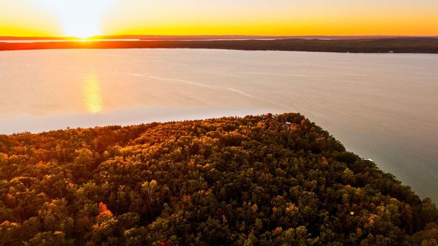 3063 Red Pine Point Drive, Indian River, MI 49749