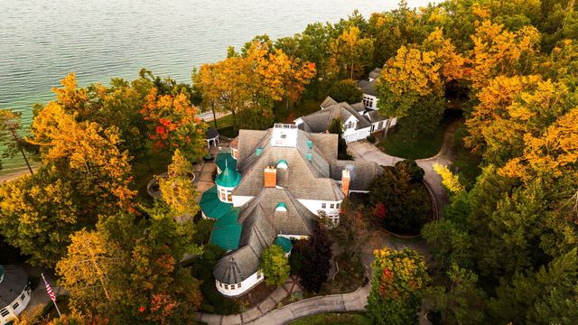 3063 Red Pine Point Drive, Indian River, MI 49749