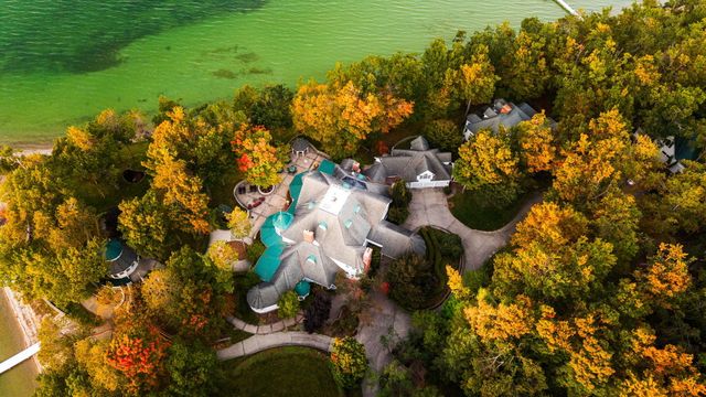 3063 Red Pine Point Drive, Indian River, MI 49749