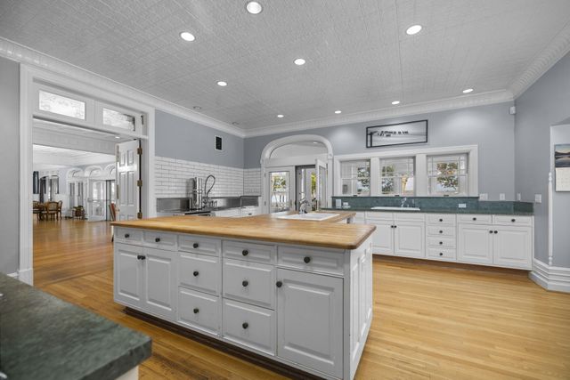 3063 Red Pine Point Drive, Indian River, MI 49749