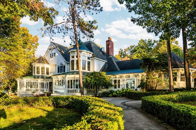 3063 Red Pine Point Drive, Indian River, MI 49749