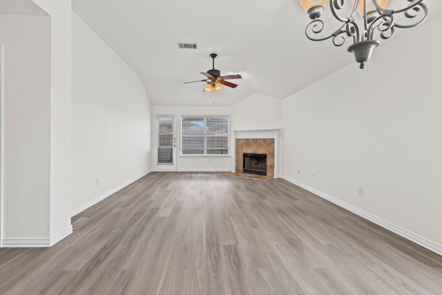 1037 Castle Top Drive, Fort Worth, TX 76052