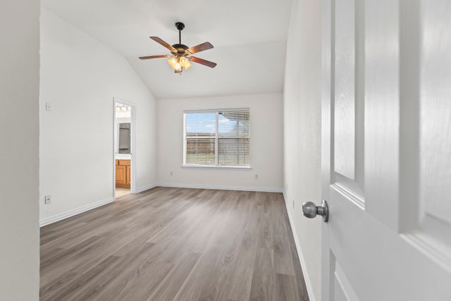 1037 Castle Top Drive, Fort Worth, TX 76052