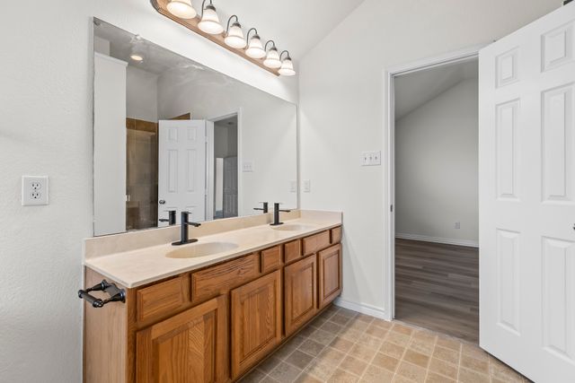 1037 Castle Top Drive, Fort Worth, TX 76052