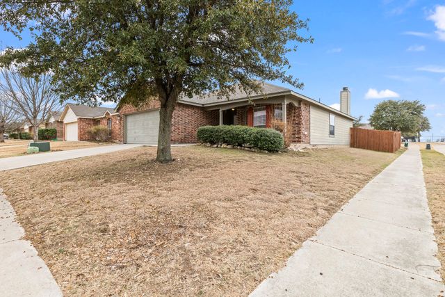1037 Castle Top Drive, Fort Worth, TX 76052