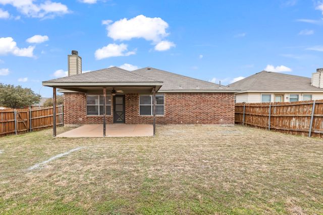 1037 Castle Top Drive, Fort Worth, TX 76052