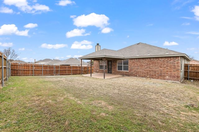 1037 Castle Top Drive, Fort Worth, TX 76052