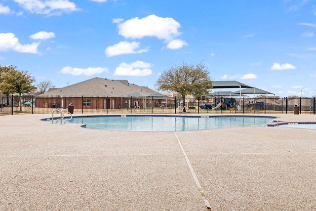 1037 Castle Top Drive, Fort Worth, TX 76052