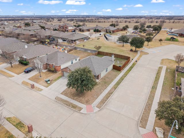 1037 Castle Top Drive, Fort Worth, TX 76052