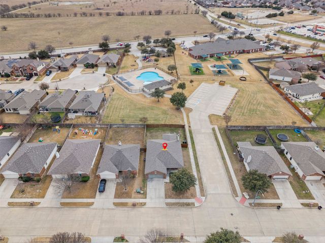 1037 Castle Top Drive, Fort Worth, TX 76052