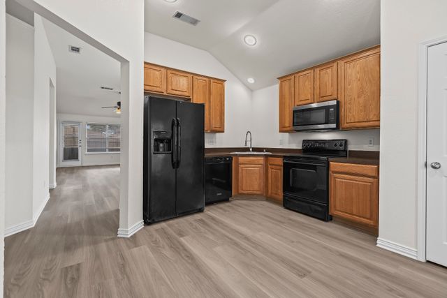 1037 Castle Top Drive, Fort Worth, TX 76052